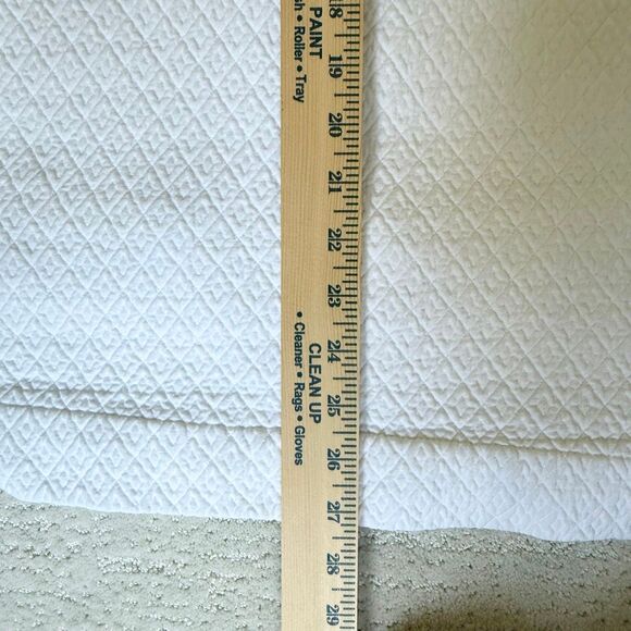 Pottery Barn Matelasse White Embossed Print 24 x 24 Pillow Shams - Set of 2 - Picture 12 of 13